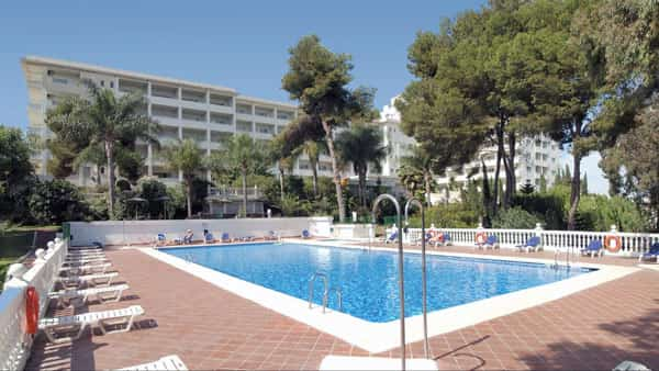 Hotel y Apartamentos El Pinar - Torremolinos