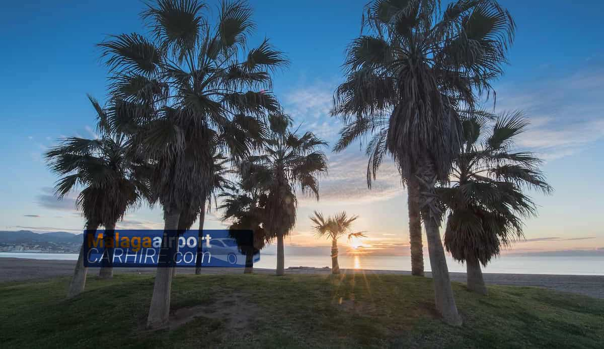 Amanecer en playa de Málaga